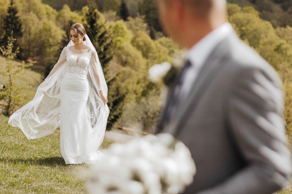 Can you wear white to a wedding